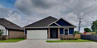 Luxury 1 Bedroom 2 Bathroom Cottage w/Office-Flex Space in 55+ Community- Lawncare included Gallery 1