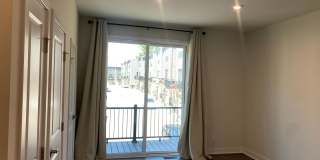 Beautiful Three Bedroom Townhouse! Gallery 7