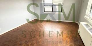 Updated 2BR/2BA on Bardstown Road with all utilities included now available! Gallery 4