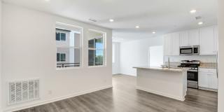 Coming Soon! Modern 2 Bed, 2 Bath Condo in Prime Ontario Location. Gallery 12