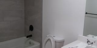 4731 North Western Avenue Gallery 13