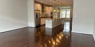 Gorgeous 4-Bed 3.5-Bath Townhouse next to Ft Meade Gallery 12