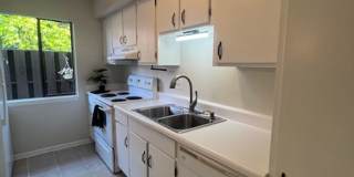 Spacious 3-Bedroom Condo with Lake Access in Point Arcadia – Updated Interiors & Prime Columbia Location | $1,650/mo Gallery 10