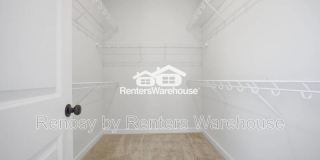 1005 Opal Street Gallery 19