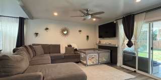 Move in Ready 3bed/3bath, beautiful backyard Gallery 6
