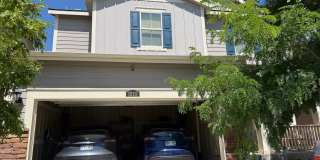 Spacious 4BR House in Parker Gallery 18