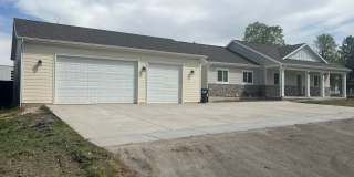 Gorgeous 6-bedroom, 4-bathroom with a large garage Salem Gallery 34