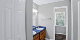 5439 Lake Boggs Street Gallery 28