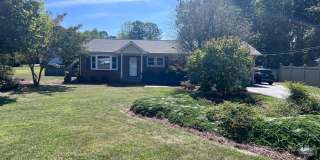 Cozy 3-Bedroom 1.5 bath ranch home Gallery 1