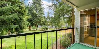 Location, Location, Location 3-bedroom Sammamish Bluffs Condo Location, Location, Location 3-bedroom Sammamish Bluffs Condo Gallery 10