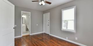 Beautifully Renovated 1BR Duplex with Marble Shower & Natural Light Gallery 7