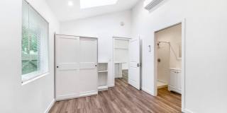 422 N Batavia St. Gallery 14