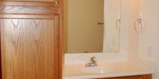 Modern 4 Bed 5 Bath Near UofA – Private Baths & Off-Street Parking Gallery 13