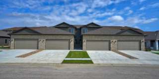 Spacious 2-Story with 3 bedrooms/2.5 bathrooms Gallery 1