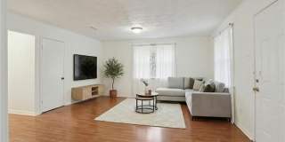 7551 OAK Street Gallery 7