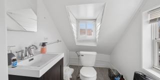 2531 W Lyndale Street Gallery 10