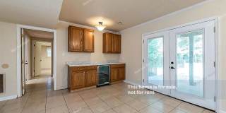 Room in 6 Bedroom Home at Oak Park Rd Gallery 27