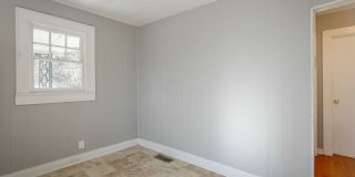 209 S Moss Avenue Gallery 10