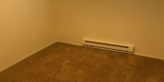 (473) Walnut Duplex - 2 Bedroom / 1 Bathroom Gallery 9