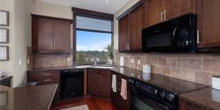 Top Floor Condo for rent! Gallery 7