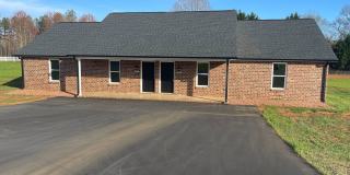 Available July 23rd, 2026! 2BD 1 BA Duplex in Super Convenient Location Gallery 1