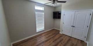 1921 Woodbend Drive Gallery 16