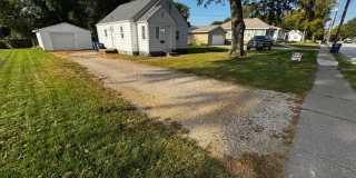 Great Location smaller 2 bedroom house with a large garage and yard Gallery 1