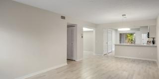 2 beds + den 2 bath condo, just 2.5 miles from the beach! Gallery 1