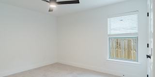 221 Palm Street Gallery 16
