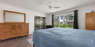 WELCOME TO THIS BEAUTIFULLY UPDATED 2 BEDROOM, 2 BATHROOM VILLA LOCATED IN THE DESIRABLE CENTER GATE COMMUNITY OF SARASOTA! Gallery 13