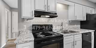 Cozy 2 Bedroom Duplex with Fireplace & Spacious Backyard! Gallery 13