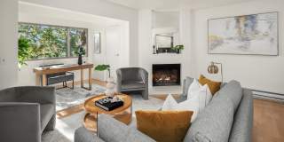 Bellevue Condo in Cherry Crest Vista with Updated Kitchen Gallery 5