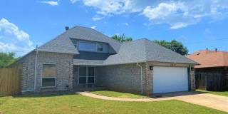 Coming Soon! Absolutely Gorgeous Home in Moore with Spacious Open Layout!! Gallery 1