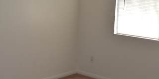 2 BR, 1 and 1/2 BA Condo with 2 Parking Space Gallery 8