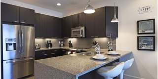 Modern Townhome in quiet neighborhood: 3BR, Pool & Near Disney Gallery 10