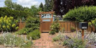 Luxury 2 bedroom 1 bath duplex in a great neighborhood! Gallery 1
