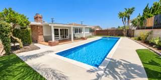 Great Location, Beautiful Pool! Gallery 1