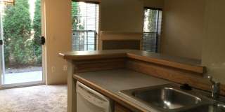 Modern 3-Bedroom Townhome in Prime Everett Location Gallery 6