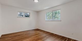 Beautiful 3-Bedroom Home with Large Backyard & Mountain Views Gallery 21