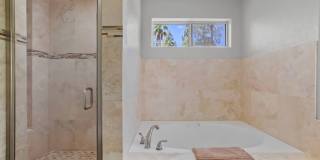 Pool Home in Palm Desert Gallery 13