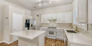 3 Bedroom With Newly Remodeled Kitchen And Bathrooms! Gallery 3