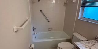 2 Bedroom 2 Bathroom Home on the Golf Course Gallery 8