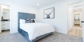 Modern 4 bedroom 3 bath near Razorback campus - 2nd story loft Gallery 13
