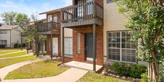 RIVER CROSSING TOWNHOME - 2BD -2.5BA - GREENBELT VIEW - WASHER/DRYER - RESERVED PARKING RIVER CROSSING TOWNHOME - 2BD -2.5BA - GREENBELT VIEW - WASHER/DRYER - RESERVED PARKING Gallery 1