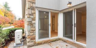 22 STONE MANOR Gallery 15