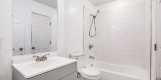 *MOVE IN SPECIAL* $250 Off First Full Month's Rent OR Free 55in TV! Gallery 16