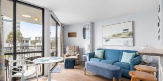 Cozy Coastal Escape for Snowbirds! 1 BR Oceanfront Condo (Oct-Mar) Gallery 1