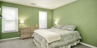 Room in 4 Bedroom Home at Daingerfield Dr Gallery 18