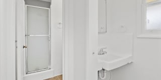 Spacious 4-Bed Home with Backyard, Garage & Prime Westside Access Gallery 8