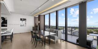 5875 Collins Avenue Gallery 35